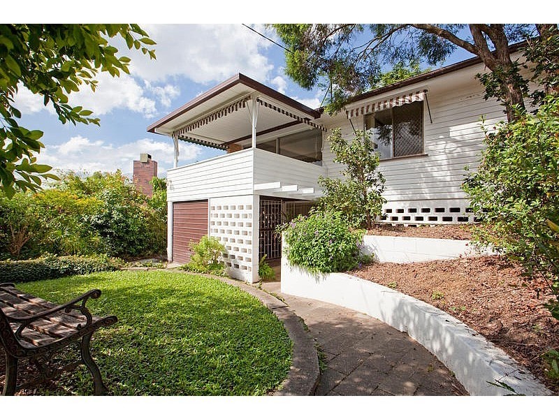 5 Stoneleigh Street, Coorparoo QLD 4151