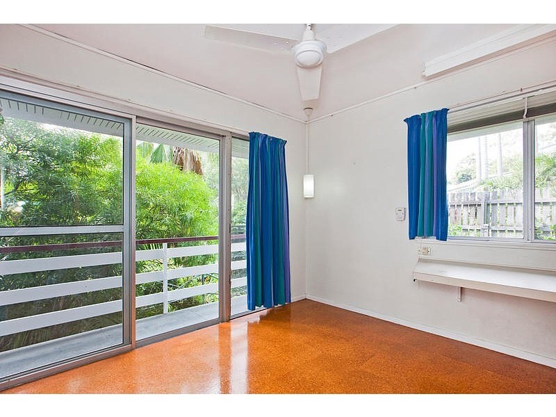 5 Stoneleigh Street, Coorparoo QLD 4151