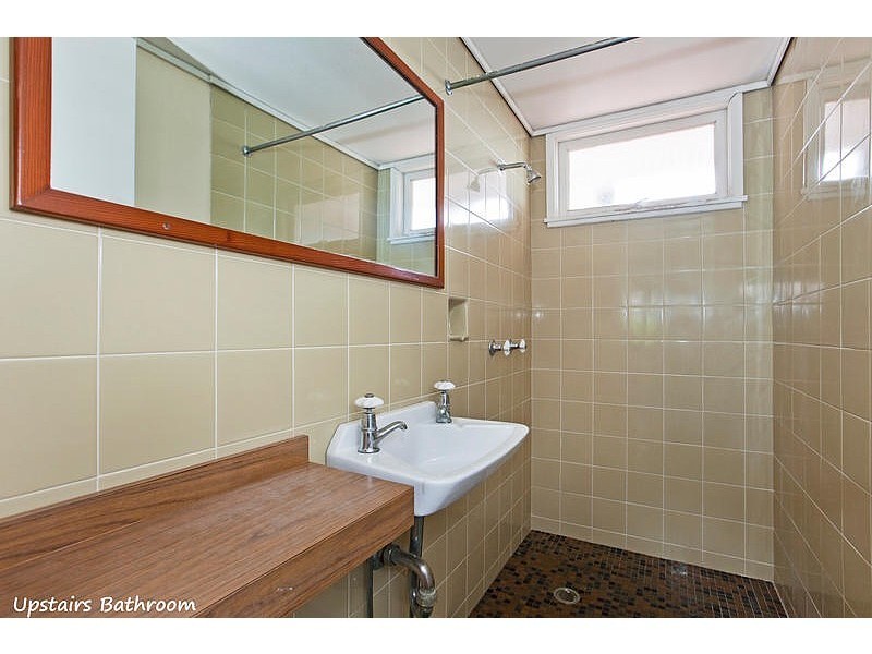 5 Stoneleigh Street, Coorparoo QLD 4151