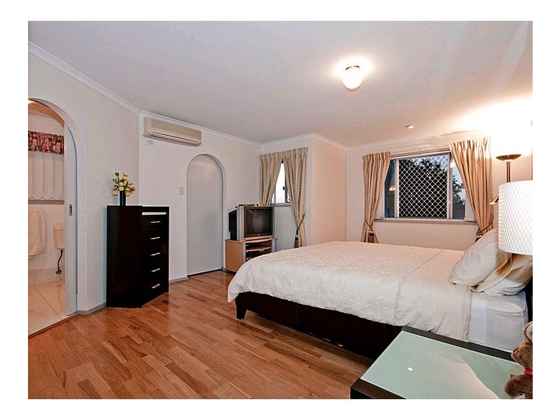 9 Chloe Close, Eight Mile Plains QLD 4113