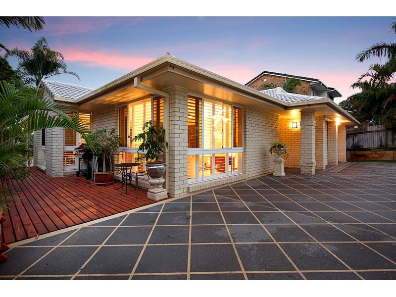 11 Greenwood Street, Wishart QLD 4122