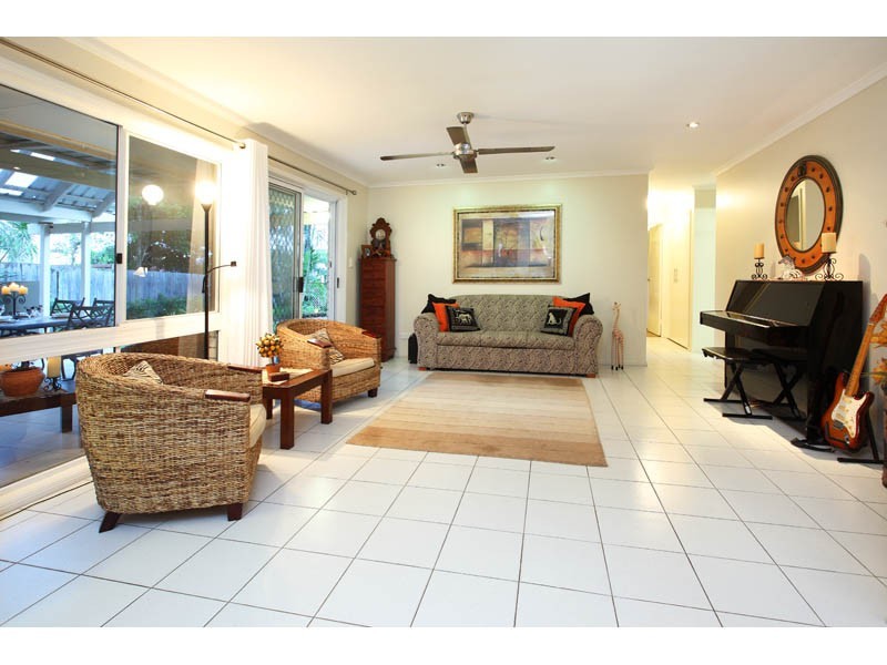 11 Greenwood Street, Wishart QLD 4122