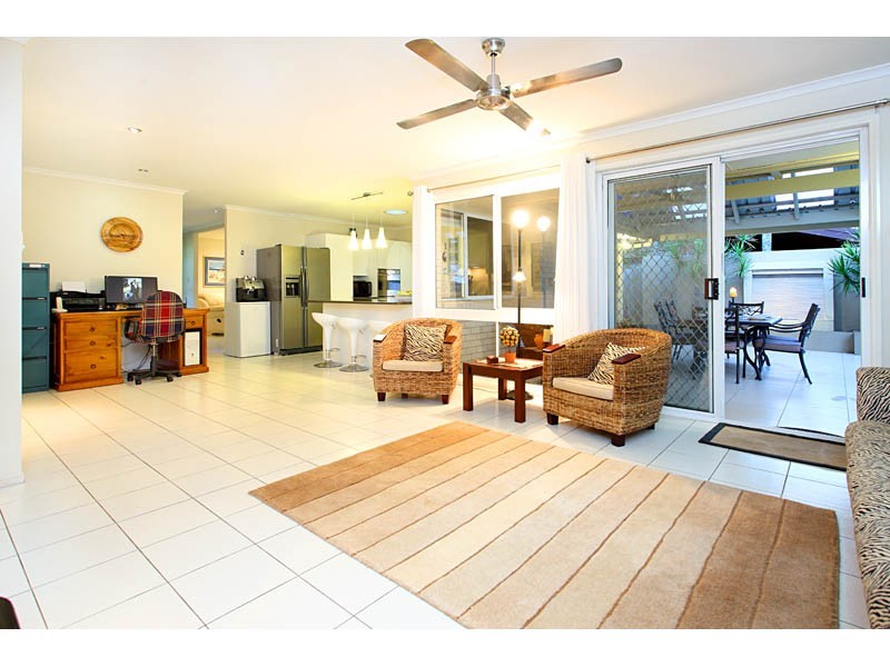 11 Greenwood Street, Wishart QLD 4122