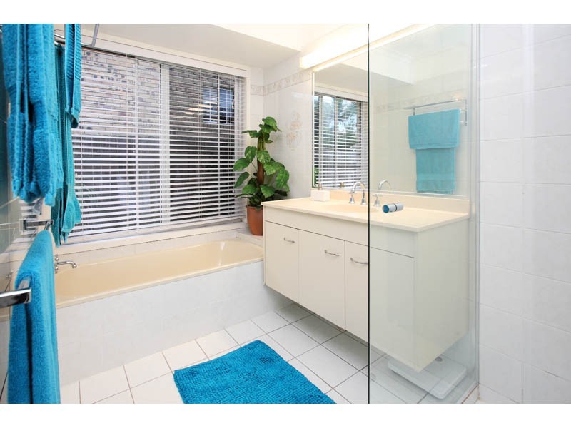 11 Greenwood Street, Wishart QLD 4122