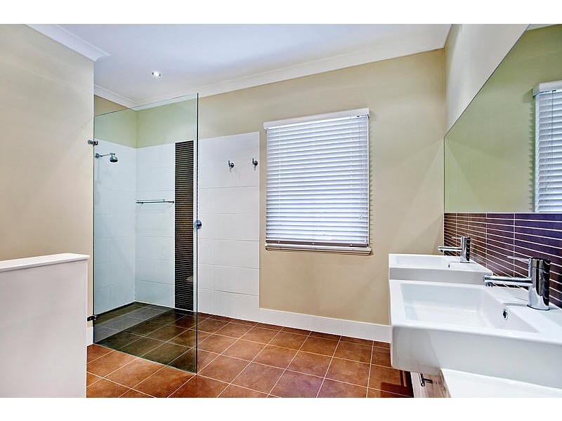 37 Cavillon Street, Holland Park QLD 4121