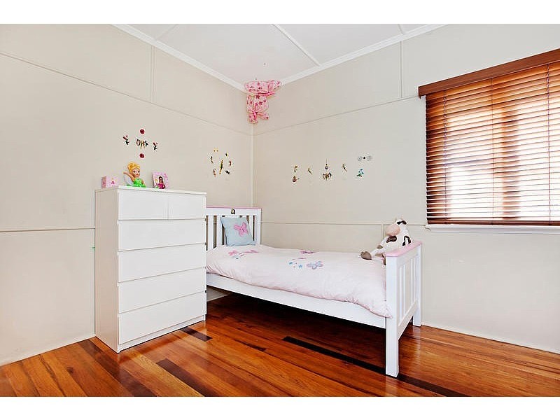 37 Cavillon Street, Holland Park QLD 4121