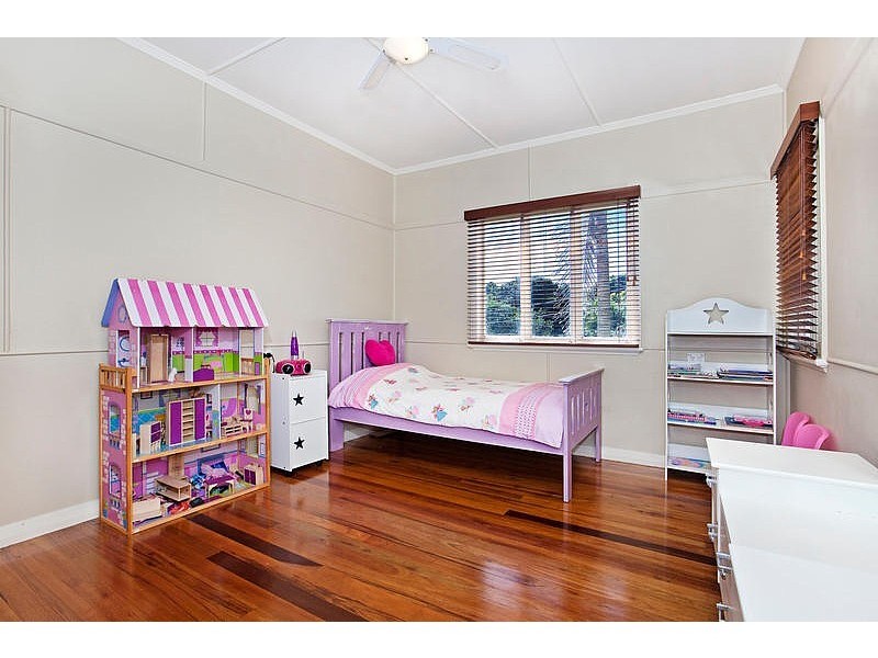 37 Cavillon Street, Holland Park QLD 4121