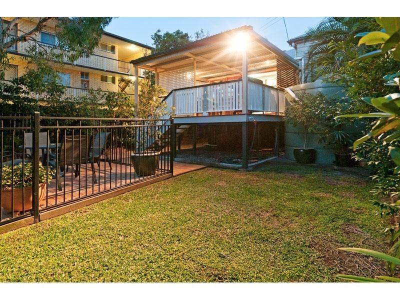 37 Henry Street, Greenslopes QLD 4120