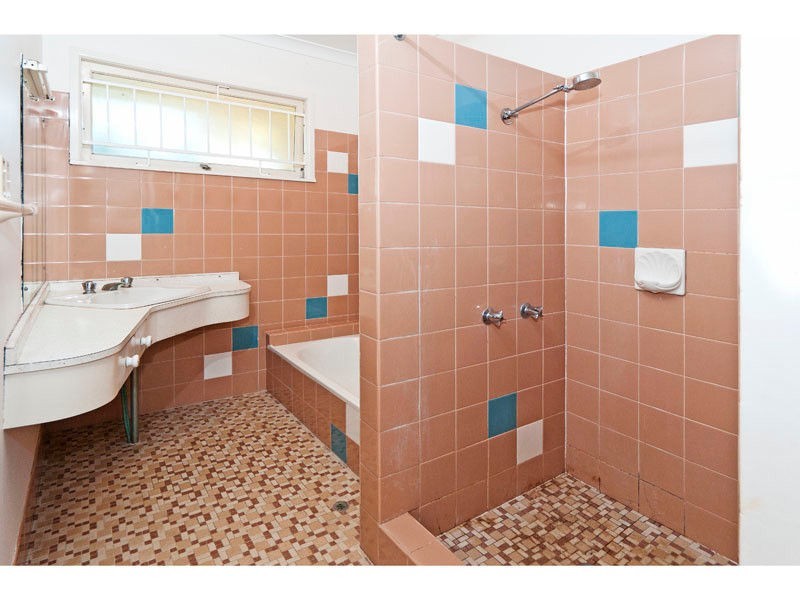 4 Cluden Street, Holland Park West QLD 4121