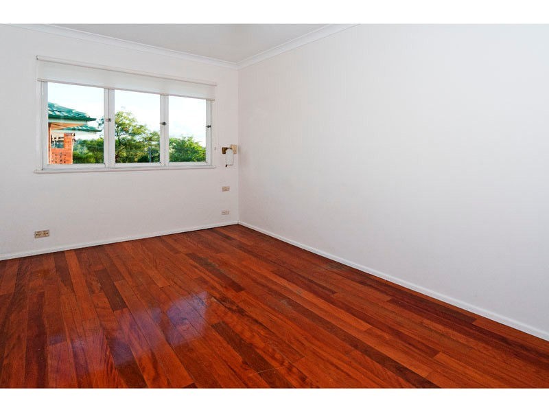 4 Cluden Street, Holland Park West QLD 4121