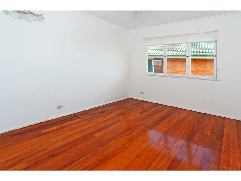 4 Cluden Street, Holland Park West QLD 4121