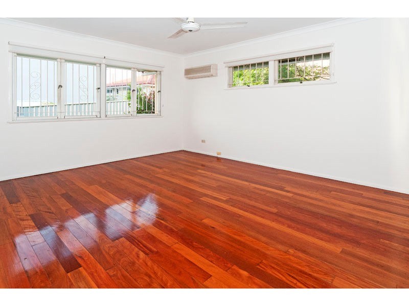 4 Cluden Street, Holland Park West QLD 4121