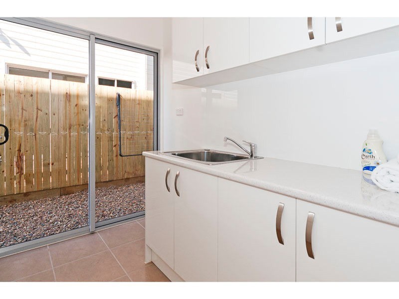 33a Long Street, Camp Hill QLD 4152