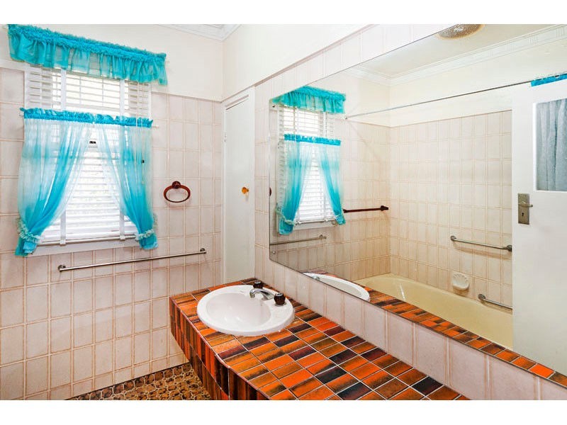 48 Emma Street, Holland Park West QLD 4121