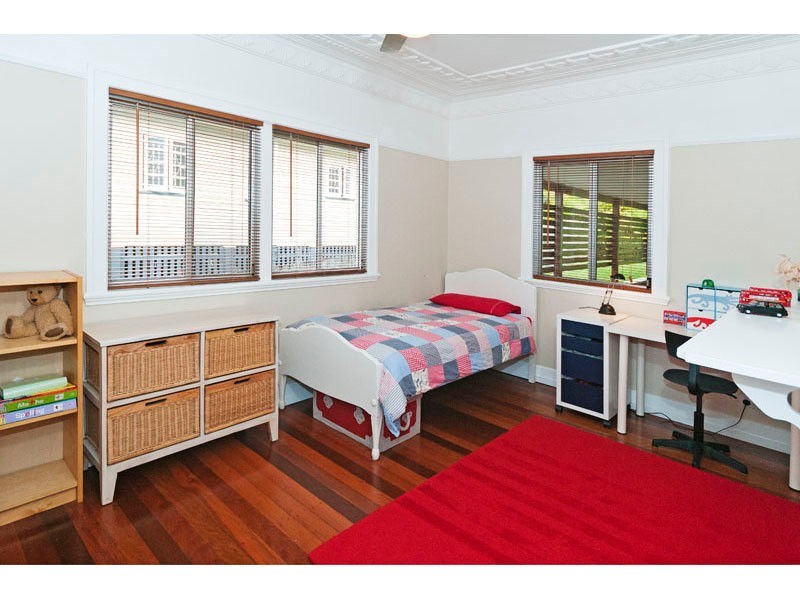 31 Cavillon Street, Holland Park QLD 4121