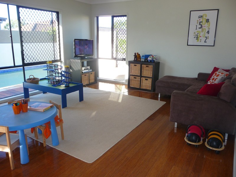 6 Meredith Street, Eight Mile Plains QLD 4113