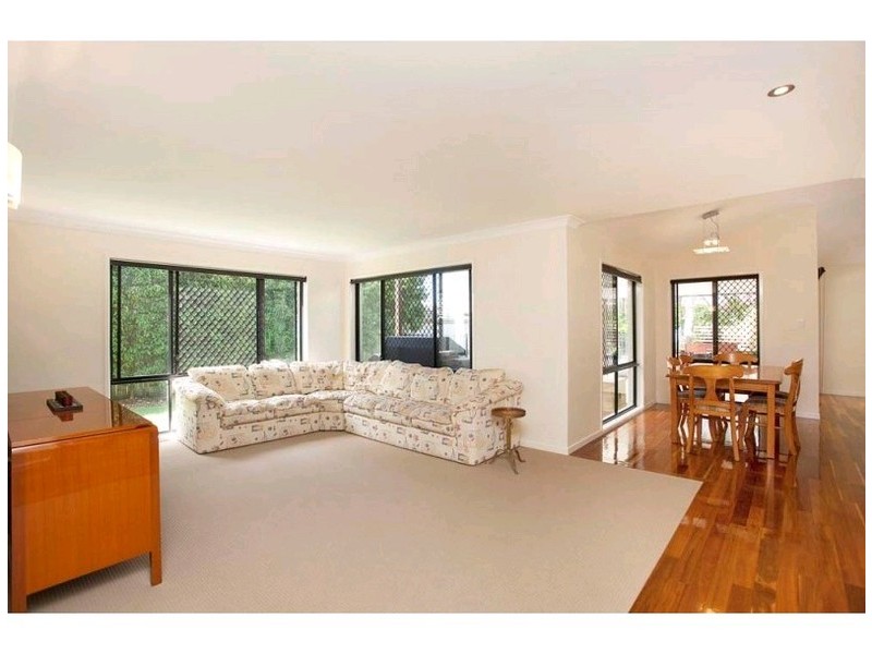 97 Hibiscus Close, Wishart QLD 4122