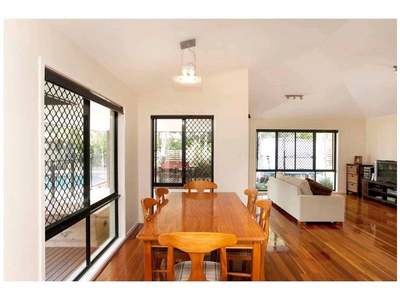 97 Hibiscus Close, Wishart QLD 4122