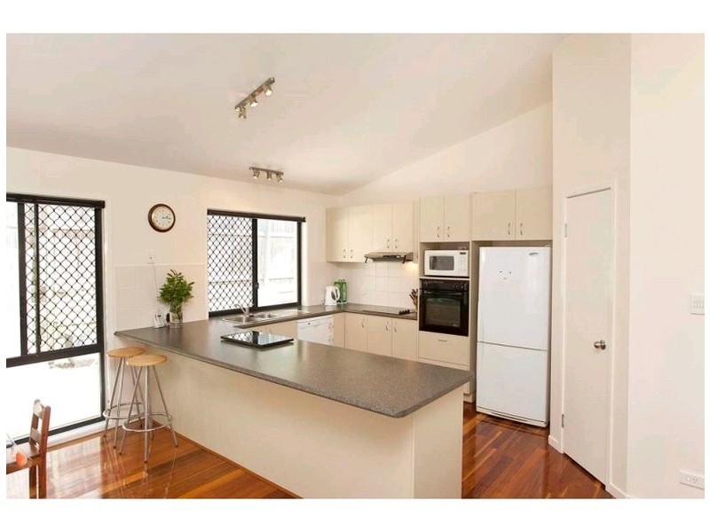 97 Hibiscus Close, Wishart QLD 4122