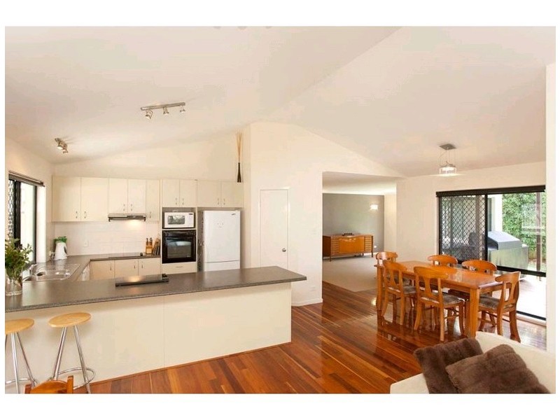 97 Hibiscus Close, Wishart QLD 4122