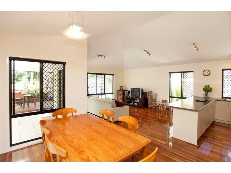 97 Hibiscus Close, Wishart QLD 4122