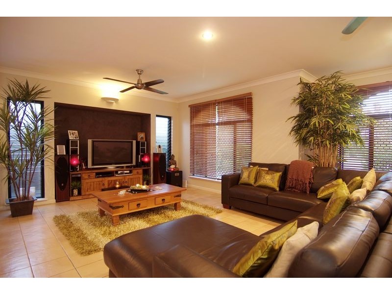 37 Bramble St, Clifton Beach QLD 4879