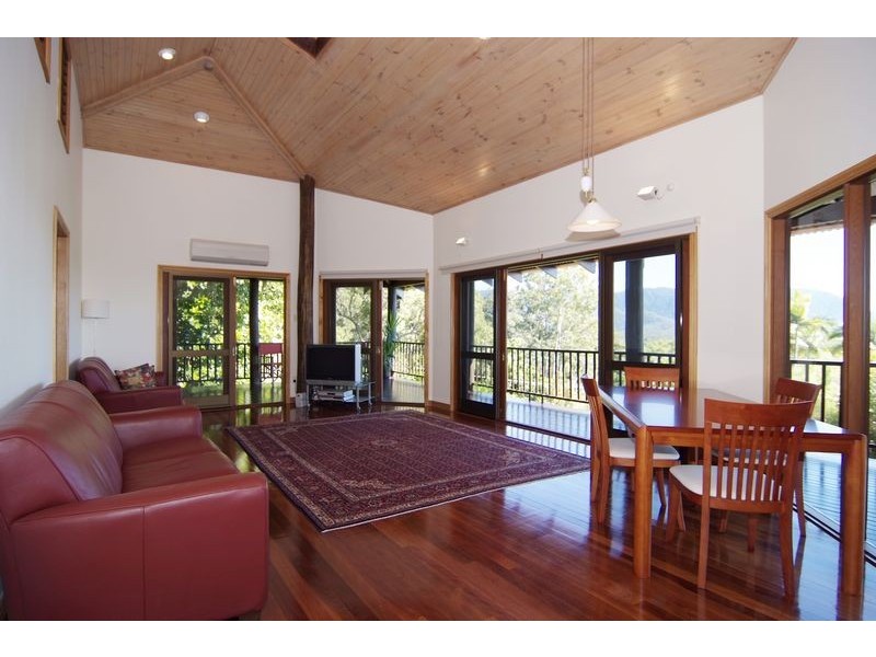 4 Justine Close, Trinity Beach QLD 4879