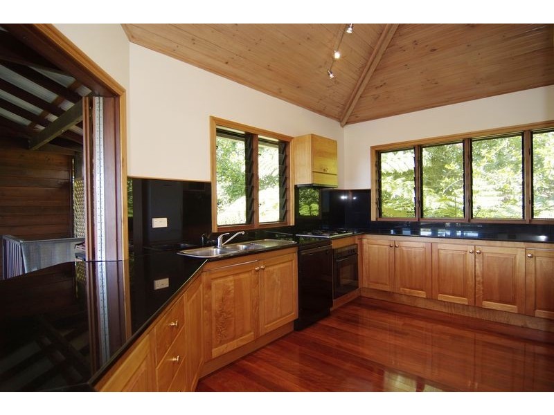 4 Justine Close, Trinity Beach QLD 4879