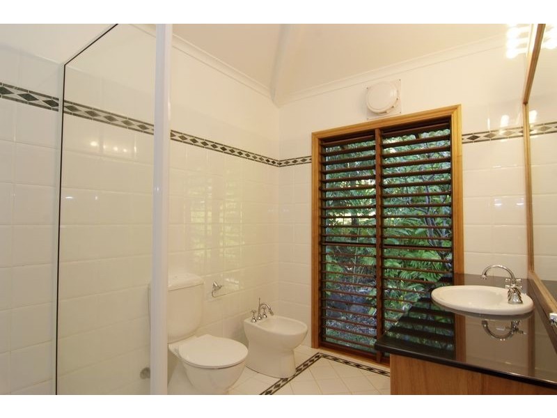 4 Justine Close, Trinity Beach QLD 4879