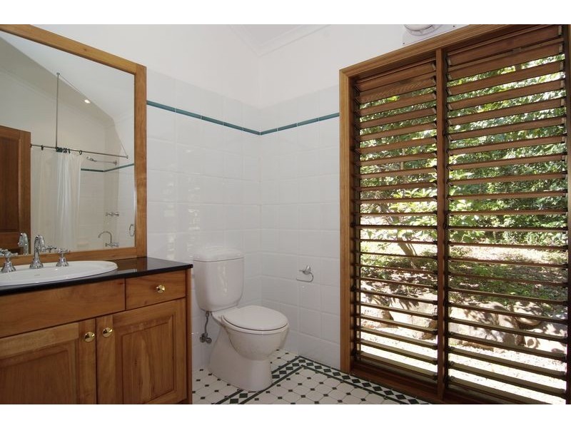 4 Justine Close, Trinity Beach QLD 4879