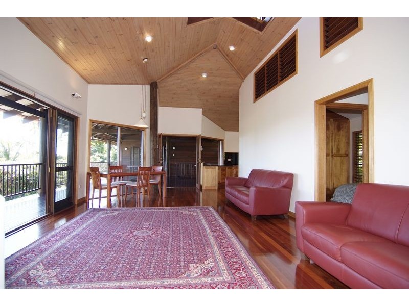 4 Justine Close, Trinity Beach QLD 4879