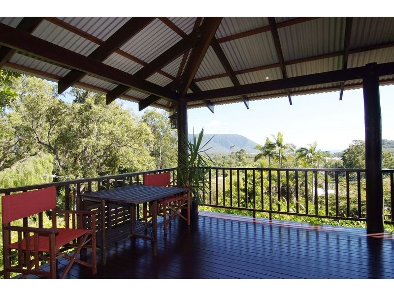 4 Justine Close, Trinity Beach QLD 4879