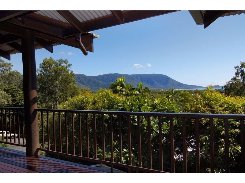 4 Justine Close, Trinity Beach QLD 4879