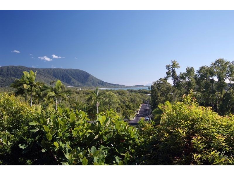 4 Justine Close, Trinity Beach QLD 4879