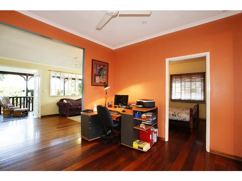 50 Jones Street, Westcourt QLD 4870