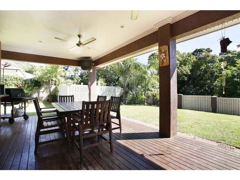 2 Finchley Close, Redlynch QLD 4870