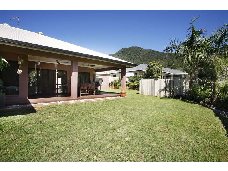 2 Finchley Close, Redlynch QLD 4870