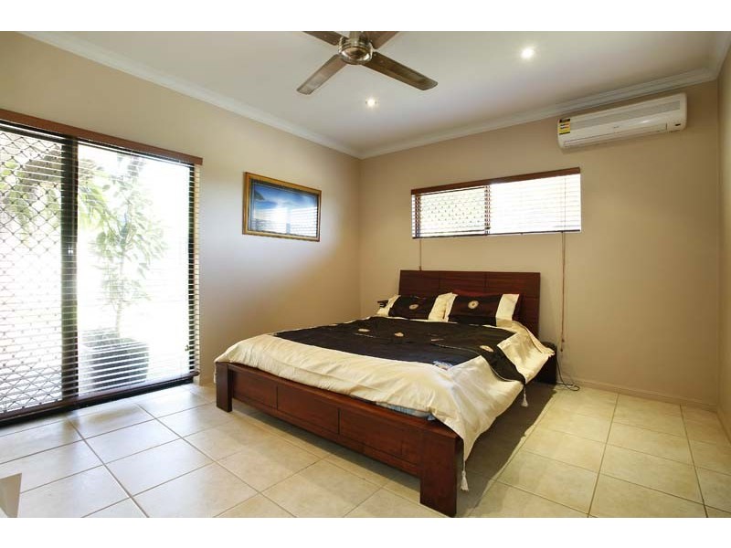 2 Finchley Close, Redlynch QLD 4870