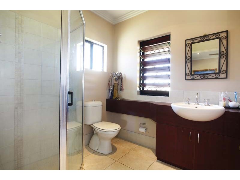 2 Finchley Close, Redlynch QLD 4870