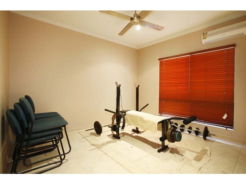 2 Finchley Close, Redlynch QLD 4870