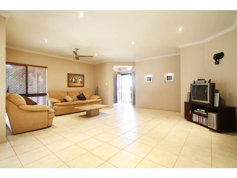 2 Finchley Close, Redlynch QLD 4870