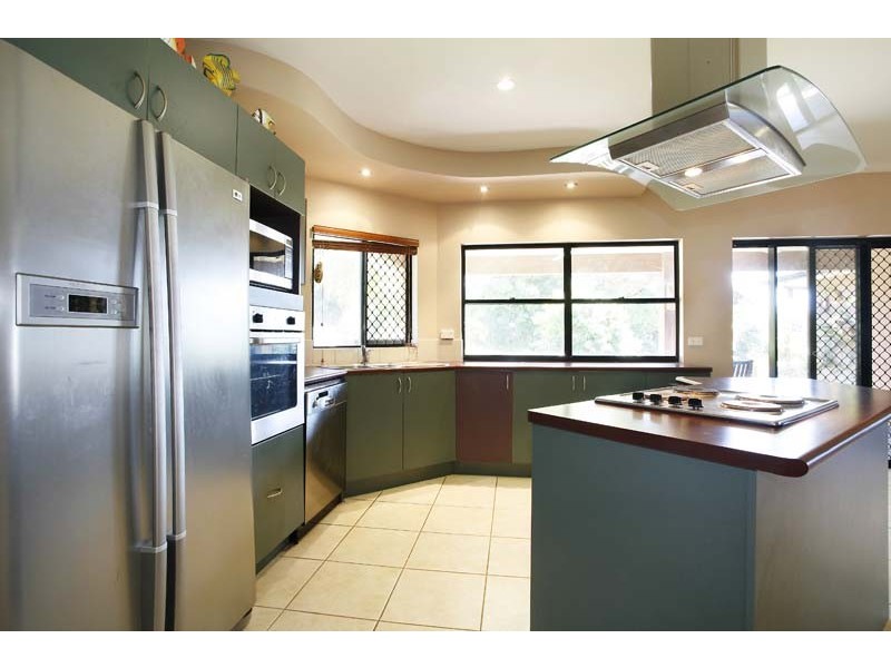 2 Finchley Close, Redlynch QLD 4870