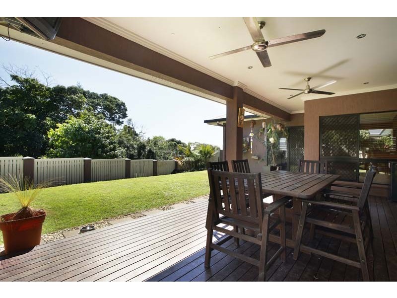 2 Finchley Close, Redlynch QLD 4870