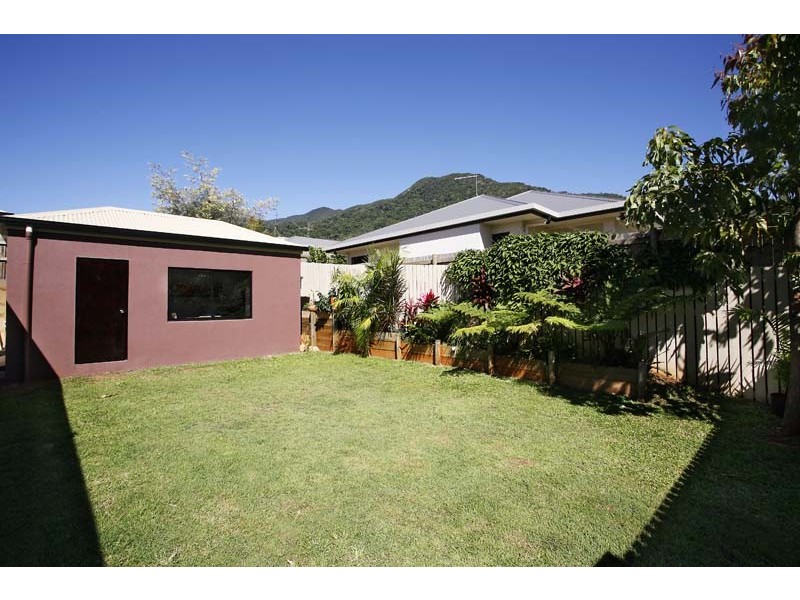 2 Finchley Close, Redlynch QLD 4870