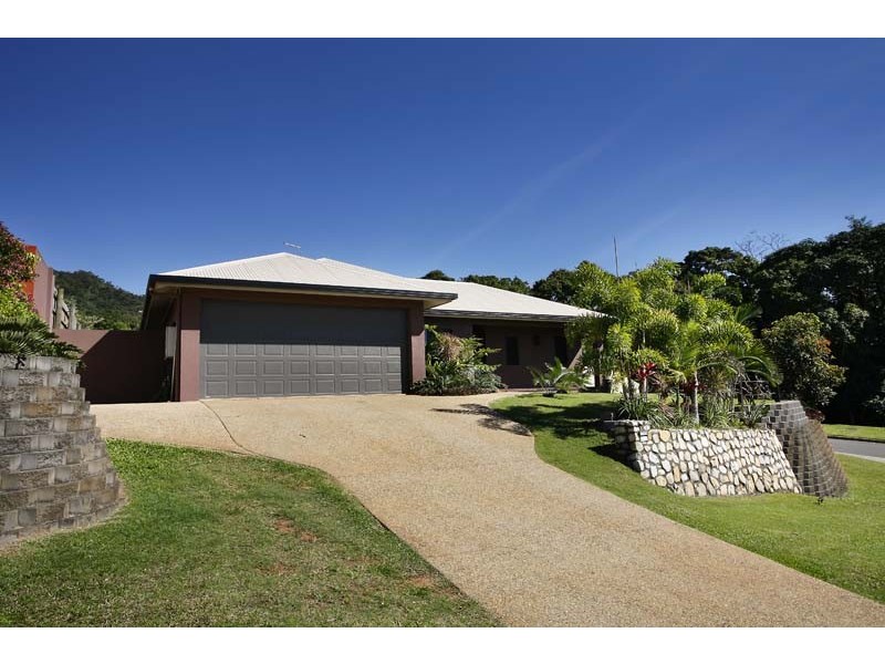 2 Finchley Close, Redlynch QLD 4870