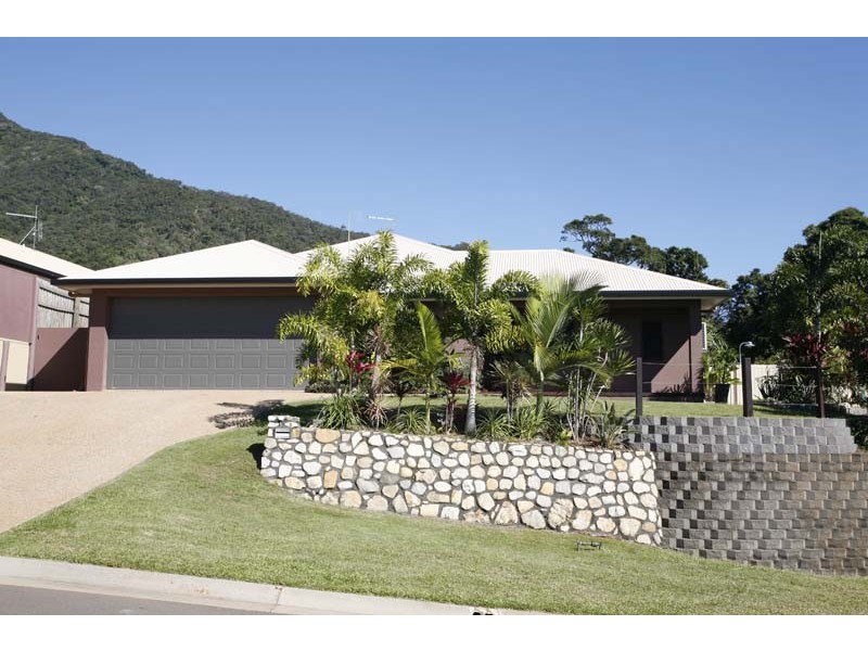 2 Finchley Close, Redlynch QLD 4870