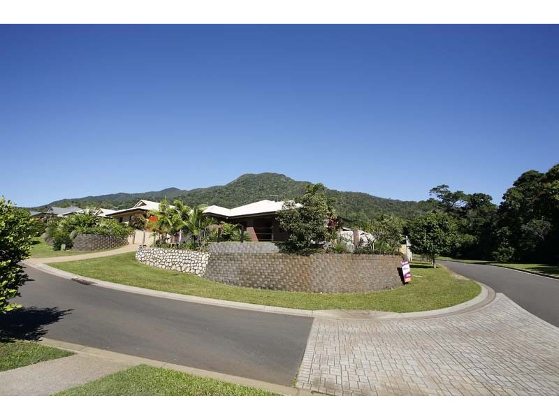 2 Finchley Close, Redlynch QLD 4870
