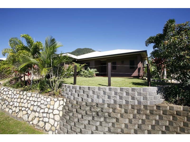 2 Finchley Close, Redlynch QLD 4870