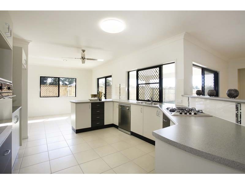 32 Finniss Crescent, Bentley Park QLD 4869