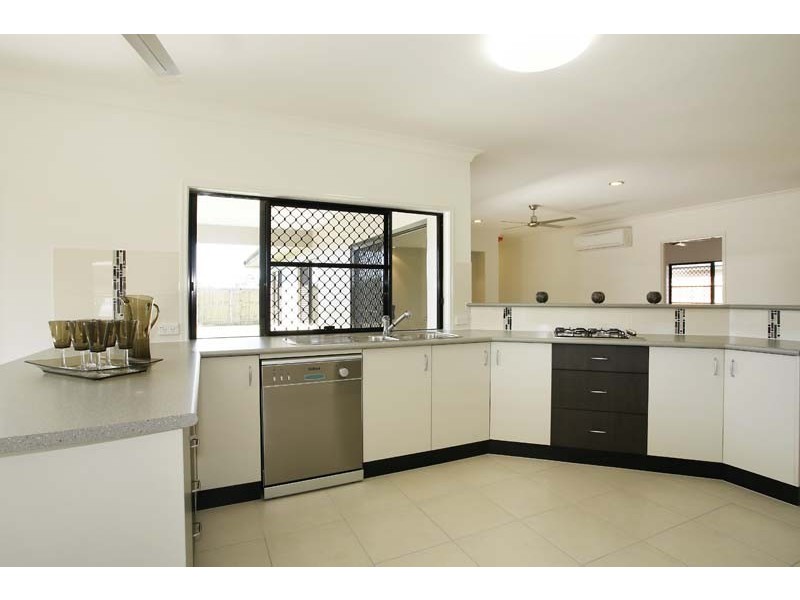 32 Finniss Crescent, Bentley Park QLD 4869